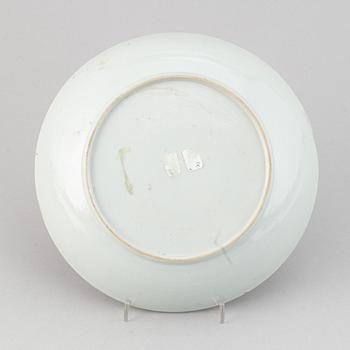 A famille rose serving dish, Qing dynasty, Qianlong (1736-95).
