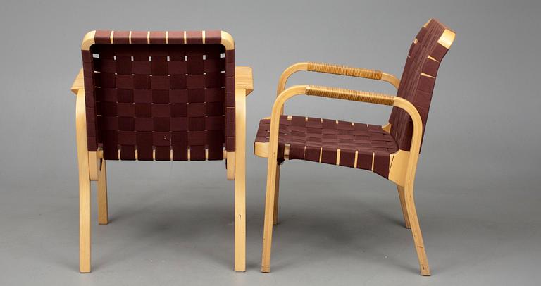 KARMSTOLAR, ett par, modell 45, Alvar Aalto, Artek. Modellen formgiven 1947.