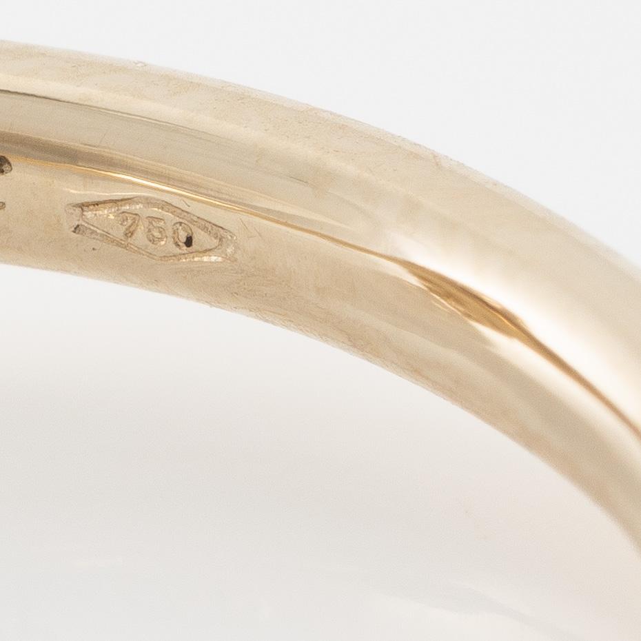 Ring in 18K gold set with brilliant-cut diamonds.
