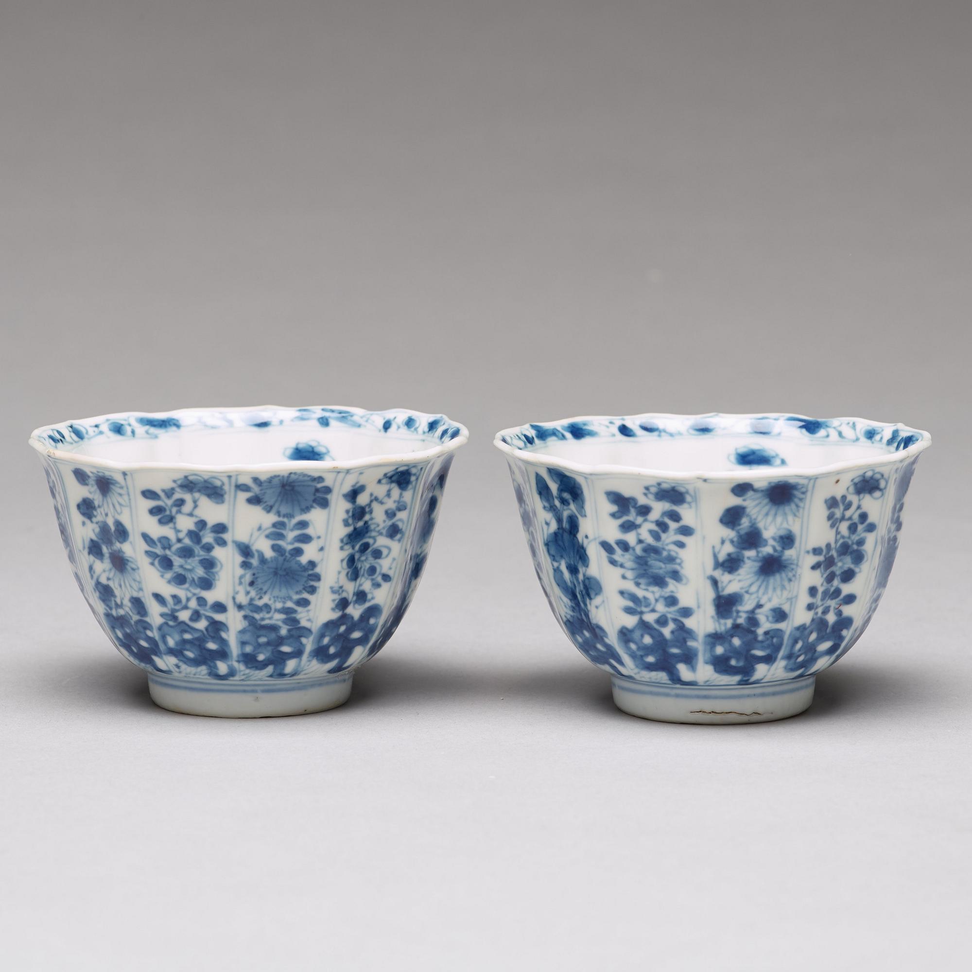 KOPPAR, sex (2+2+2) stycken, med FAT, fem (2+2+1) stycken, porslin. Qingdynastin, Kangxi (1662-1722).