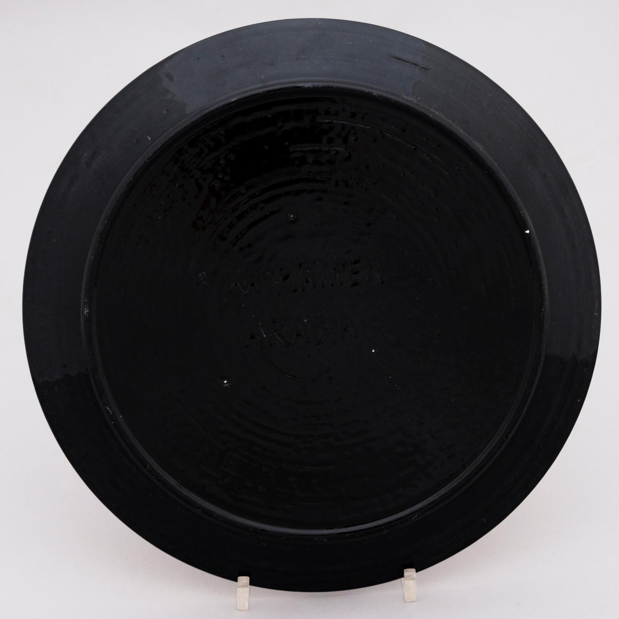 BIRGER KAIPIAINEN, a decorative plate signed Kaipiainen Arabia.