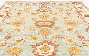 A carpet, Soltenabad/Ushak design, ca 418 x 320 cm.