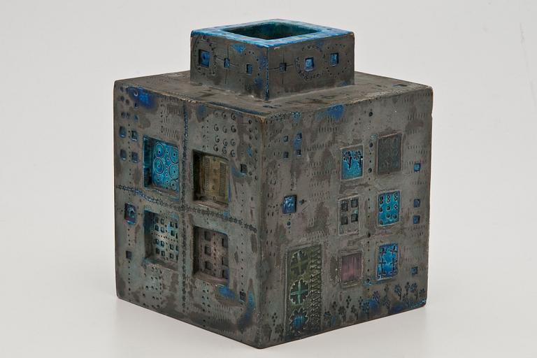 Rut Bryk, A CERAMIC VASE.