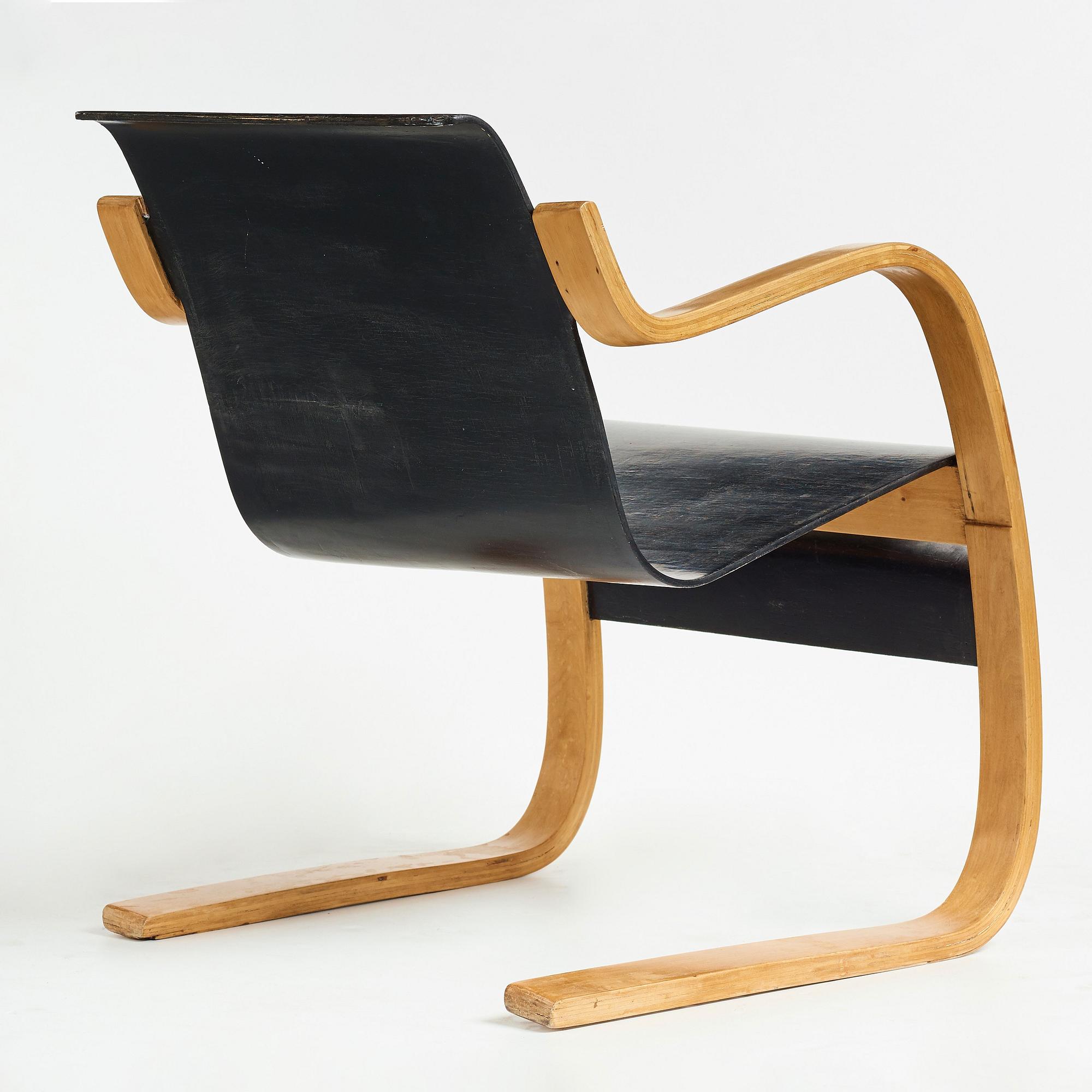 ALVAR AALTO, a birch plywood model 31 cantilevered chair, karmstol, modell nr 31, O.y Huonekalu-ja Rakennustyötehdas, Finland.