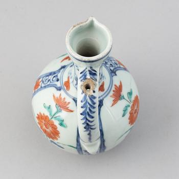 A Japanese kakiemon ewer, 18th Century.