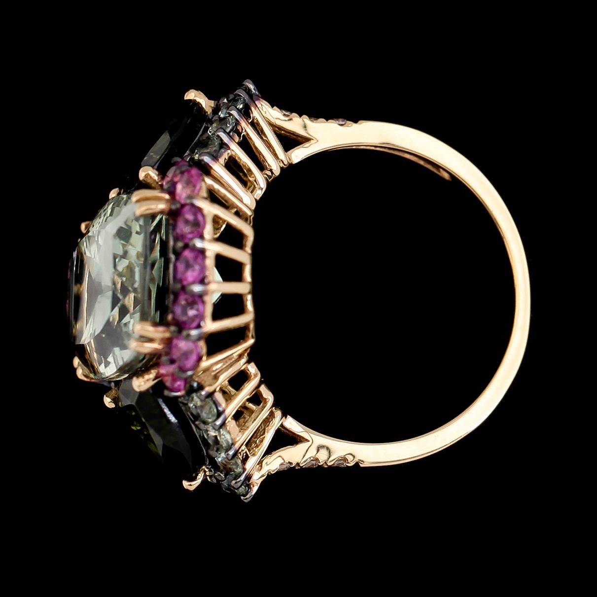 RING, 18K guld, safirer tot ca 1.20 ct, kvarts tot ca 7.04 ct, turmaliner tot ca 2.30 ct, diamanter tot ca 0.06 ct.