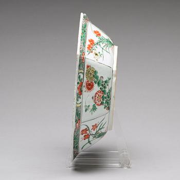 A famille verte dish, Qing dynasty, Kangxi (1662-1722).