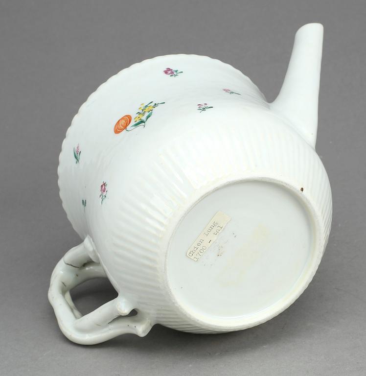 TEKANNA, porslin, Kina, Qingdynastin, omkring år 1800.