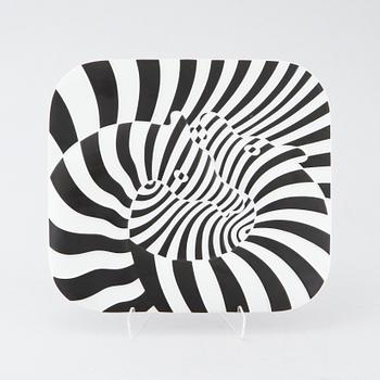 VICTOR VASARELY, a porcelian dish for Rosenthal, signd and numbered 916/3000.