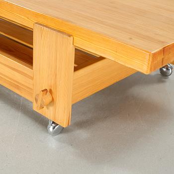 A coffee table by Yngve Ekström, "Kontrapunkt", Swedese, second half of the 20th century.