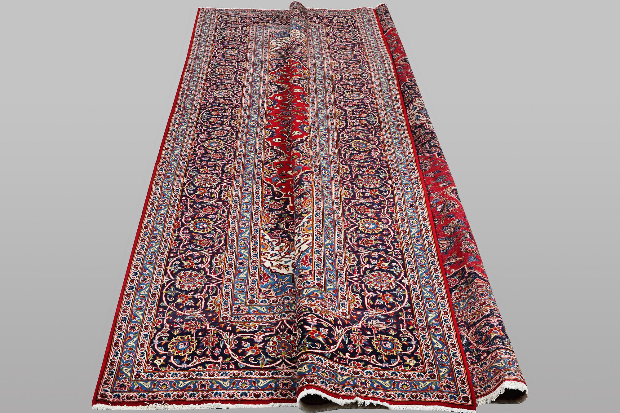A carpet, Kashan, ca 360 x 247 cm.