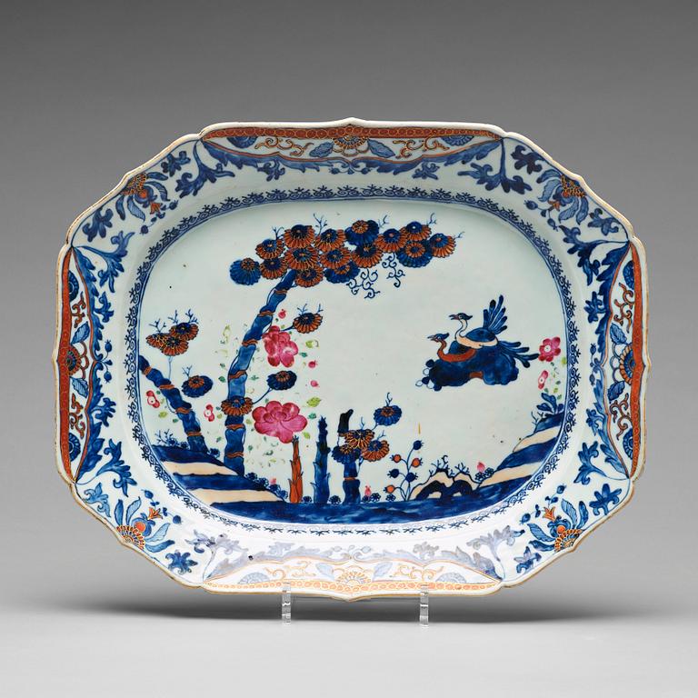 A famille rose serving dish, Qing dynasty, Qianlong (1736-95).