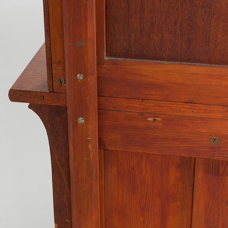 Karl Tirén, An Art Nouveau mahogany cabinet by A.B Naeslunds Möbelfabrik, Umeå, Sweden, approx. 1901.