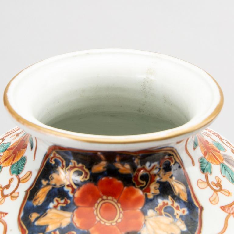 Vaser, 2 st, Japan Imari, Meiji (1868-1912) porslin.