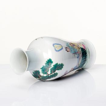 A Chinese republic vase, 20th Century.