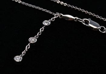 A PENDANT, heart-, princess-, oval- and drop cut diamonds c. 2.84 ct. H-G/vs. 18K white gold. Weight 5,5 g.
