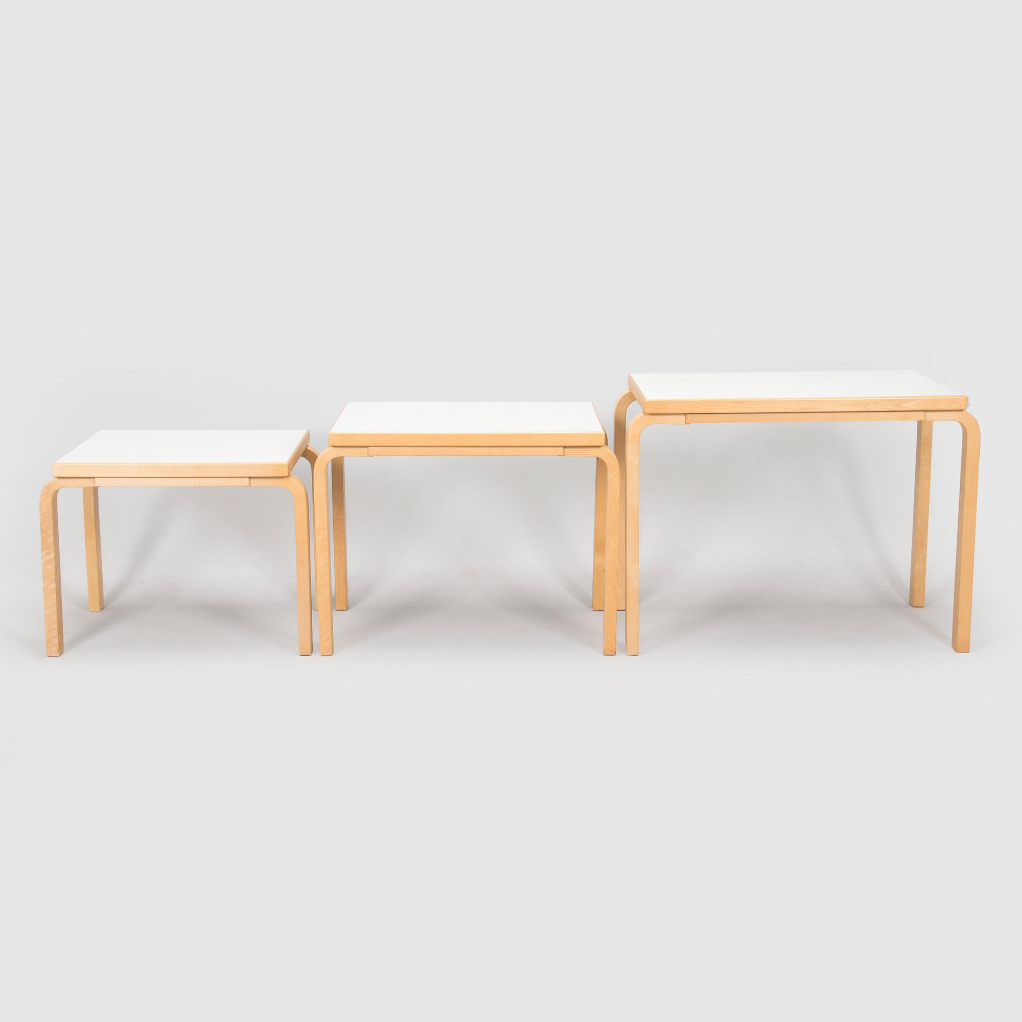 Alvar Aalto, satsbord, 3 delar, modell 88 ABC för Artek 2010/ 2011.