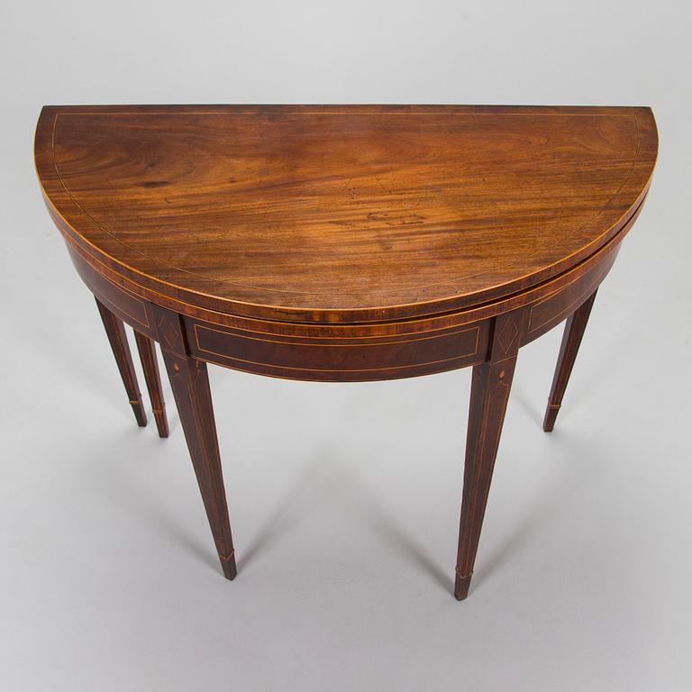 Pöytä/klaffipöytä, puolipyöreän muotoinen, Englanti, 1700-luvun loppu.