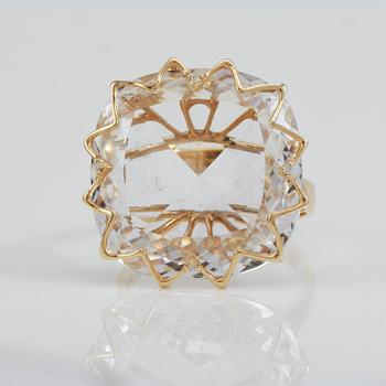 RING, 14K guld och bergkristall.