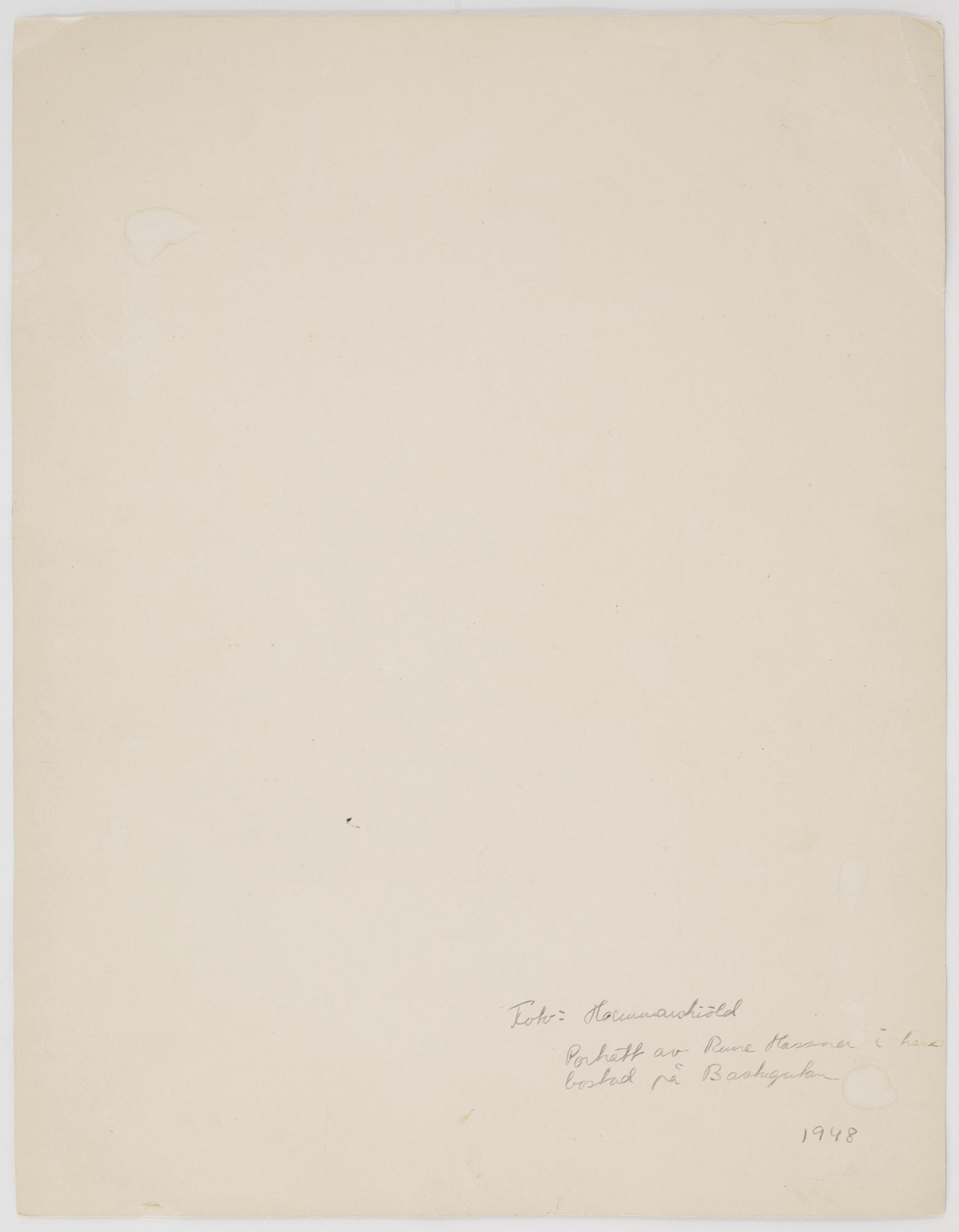 HANS HAMMARSKIÖLD, Silvergelatinfotografi, porträtt av Rune Hassner.