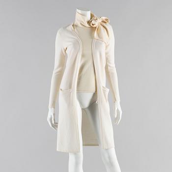 Creamwhite cashmere top by Ralp Lauren.