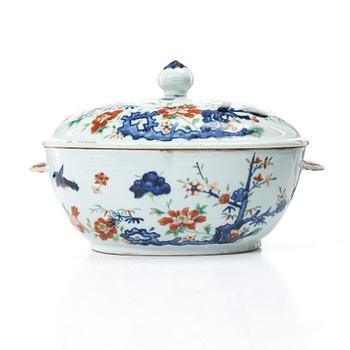 Terrin, porslin, Kina, Qing Dynastin, Qianlong 1736-95.