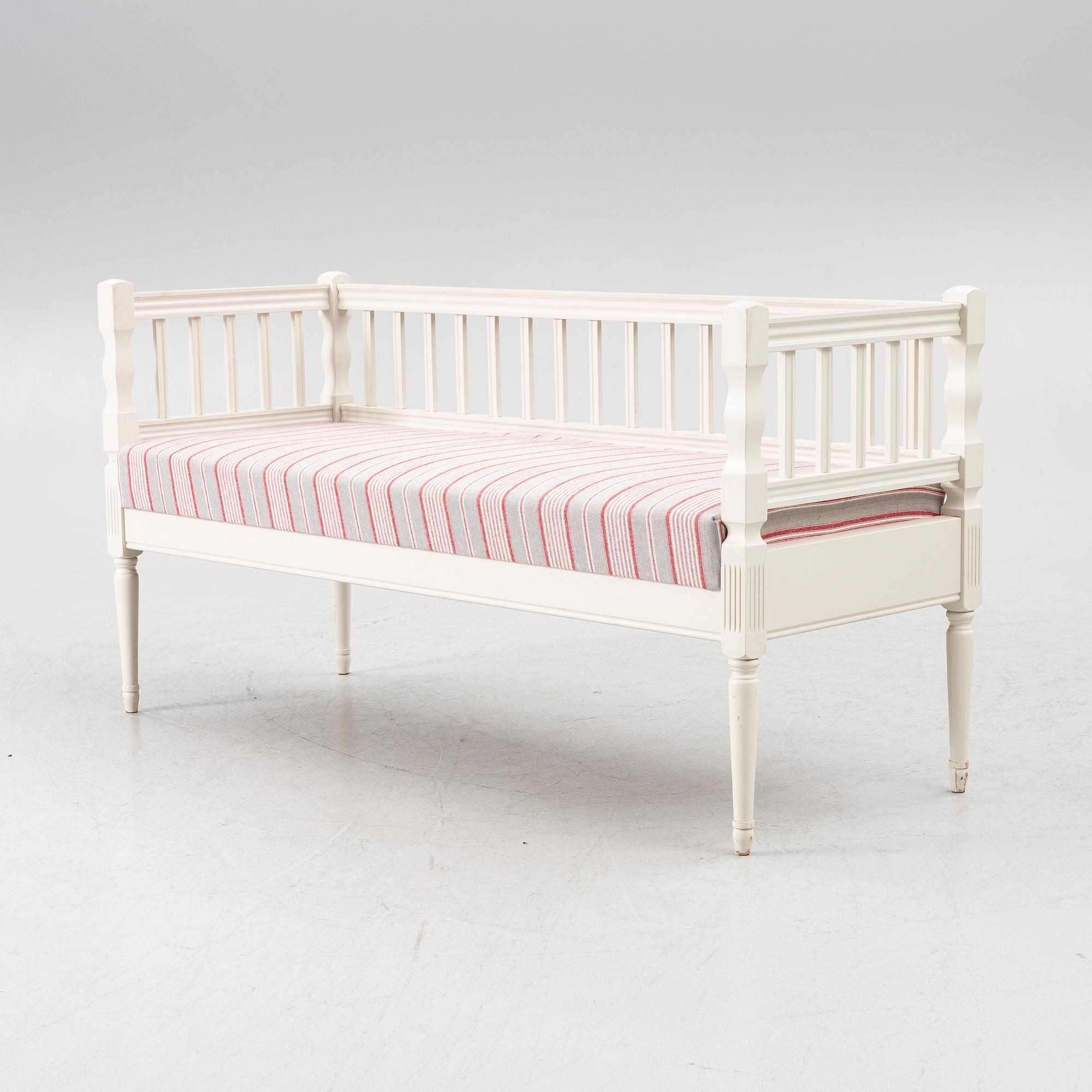 Soffa, 1900-talets andra hälft, Gustaviansk stil.