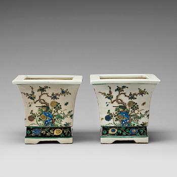 Two famille verte flower pots, late Qing dynasty, circa 1900.