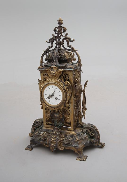 BORDSPENDYL, renässansstil, 1800-talets andra hälft.