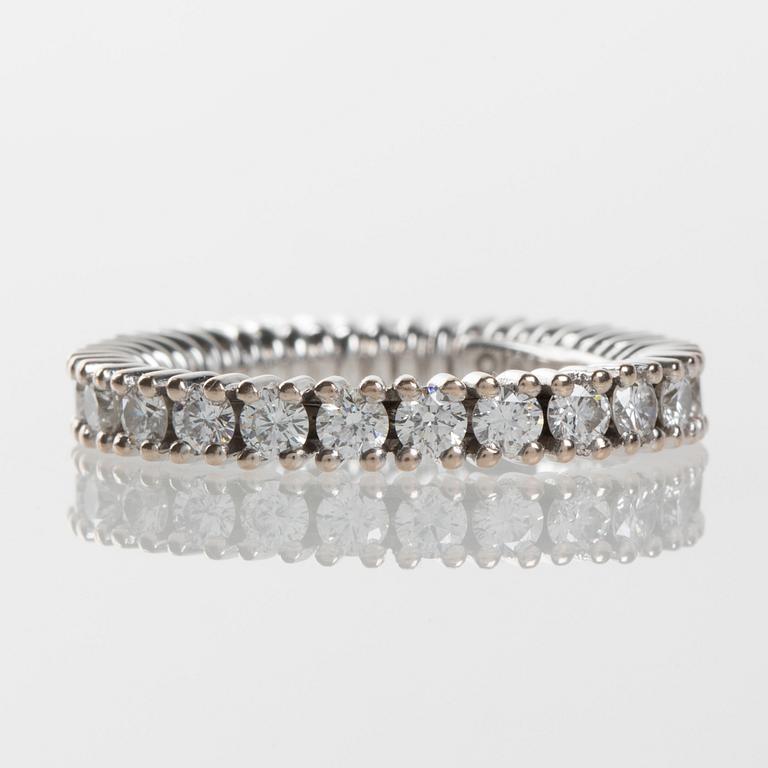 RING, Ole Lynggard, "Celebration", 18K vitguld med briljantslipade diamanter ca 1.84 ct.