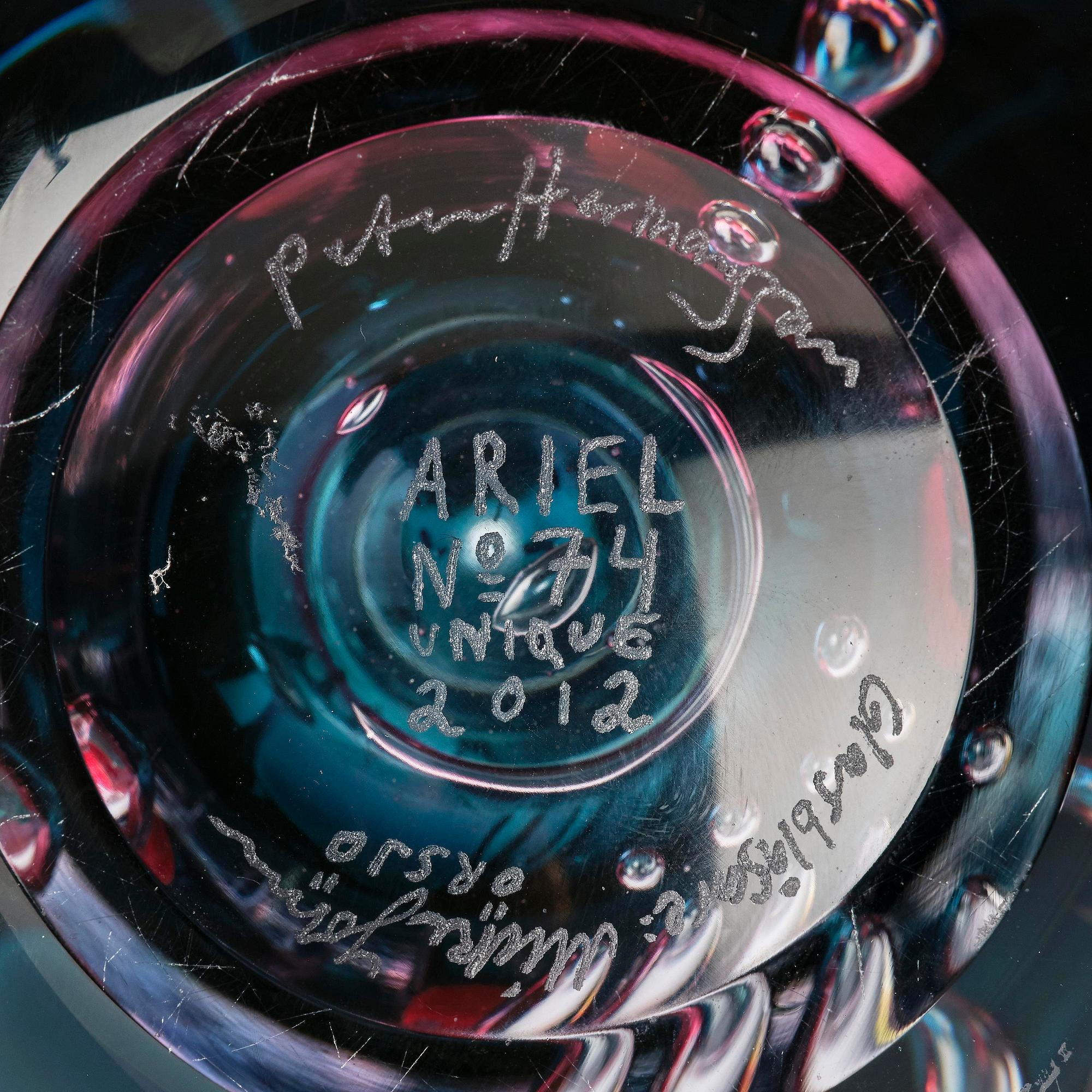 Peter Hermansson, a unique ariel glass vase, Örsjö, Sweden 2012.