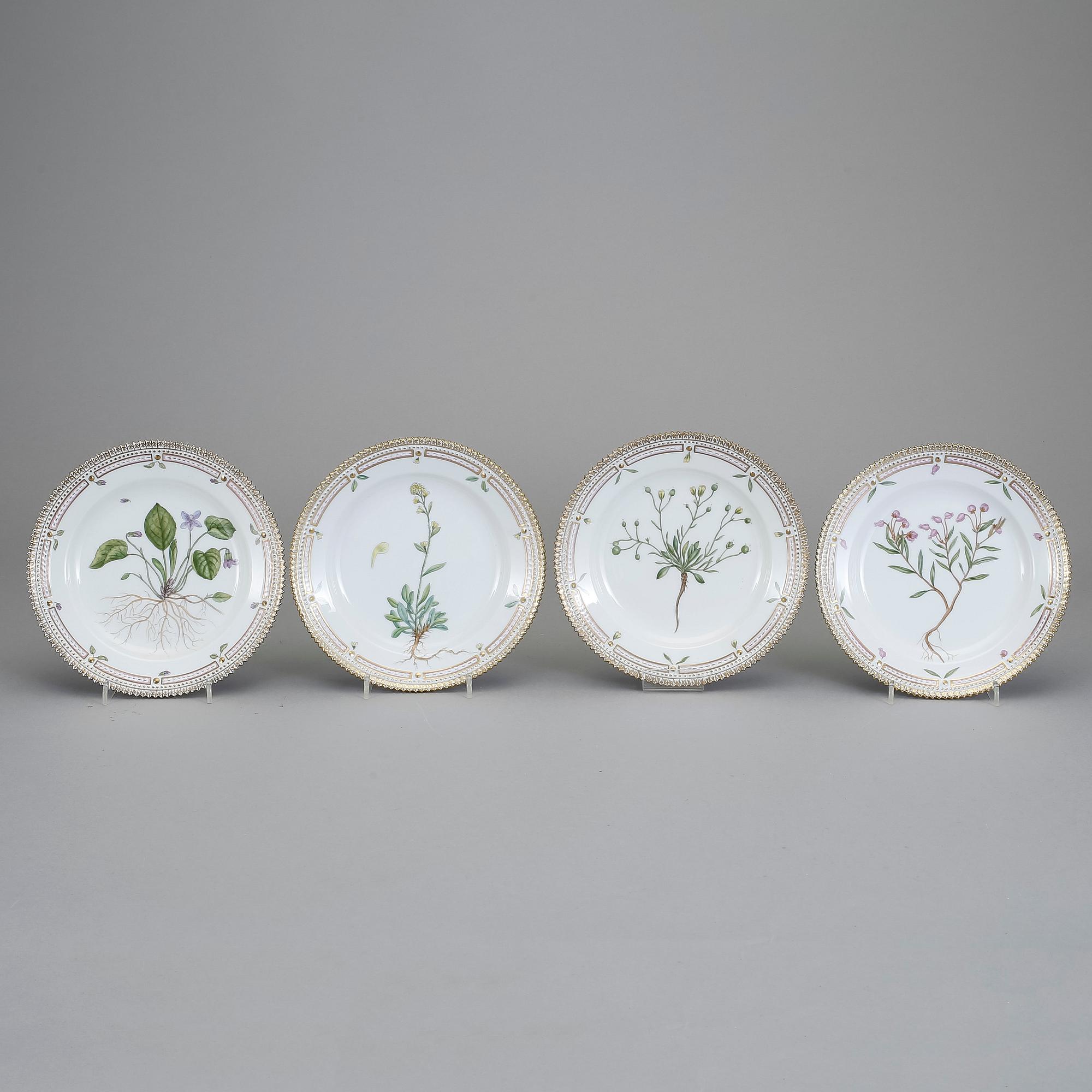 ASSIETTER 4 st, porslin. "Flora Danica", Royal Copenhagen.
