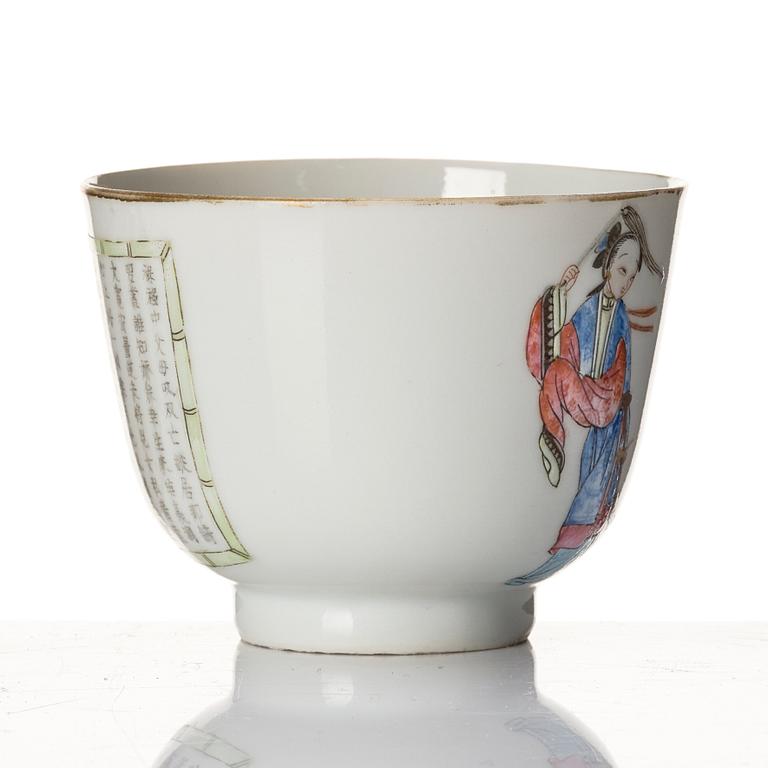 A famille rose cup, Qing dynasty, 19th Century.