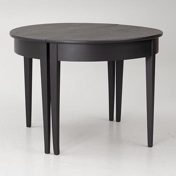 Dining table, early 20th century.