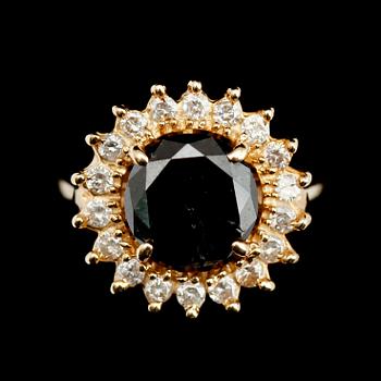 RING, 14 k guld, svart diamant ca 2.30 ct , briljantslipade diamanter tot ca 0.36 ct.