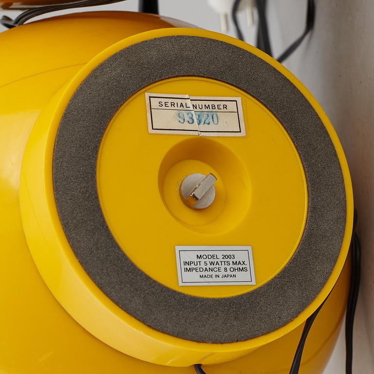 A 1970's Weltron Radio with speakers.