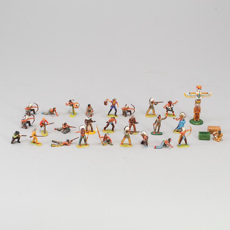 A lot of 40 Elastolin plastic cowboys and indians, Germany, 1960s.
