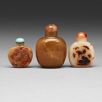 600. Three Chinese agathe snuff bottles, 20th Century.