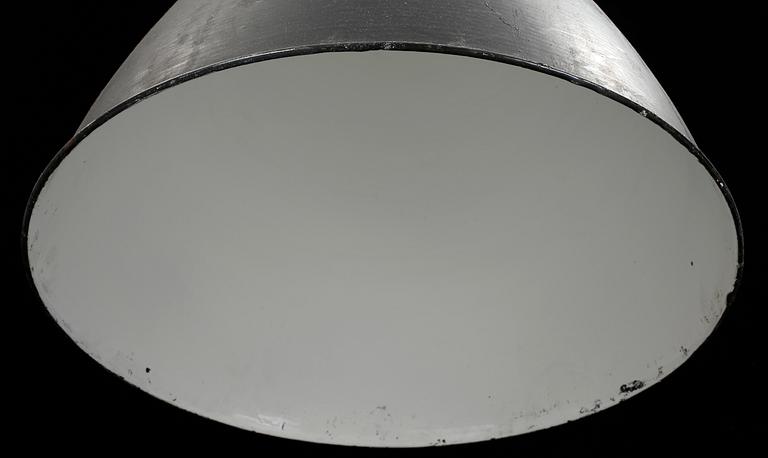 TAKLAMPA, industri, omkring 1900-talets mitt. Höjd 70 cm.