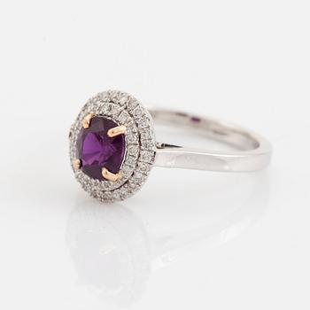 An 18K white gold ring set with a faceted ruby.