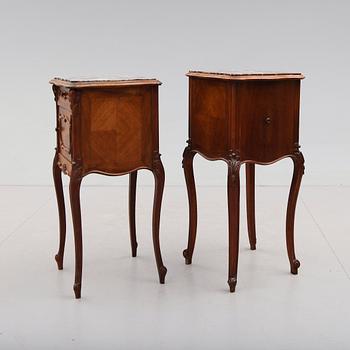 SÄNGBORD, 1 par, rokokostil, omkring år 1900.