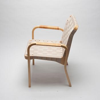 KARMSTOL, modell 45, Alvar Aalto, Artek. Modellen formgiven 1947.