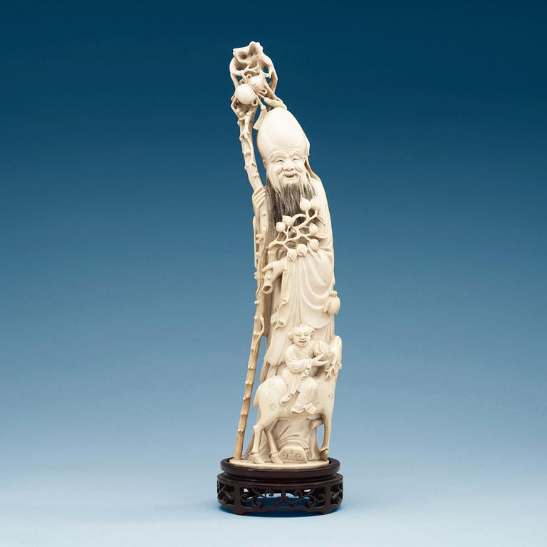 A carved ivory sculpture of Shoulao, Qing dynasty, 19th Century.