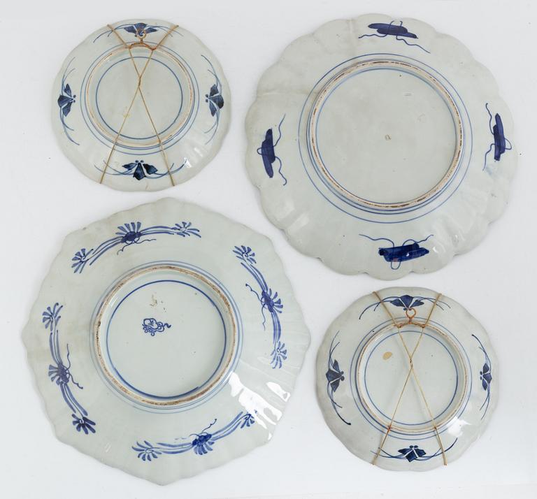 A group of four Japanese imari dishes, 19th and 20th century.