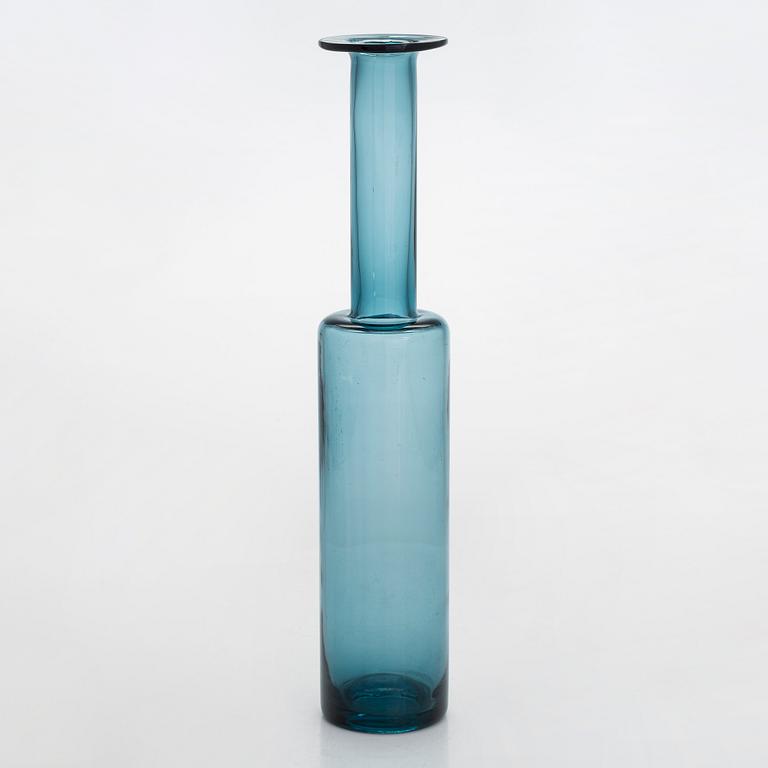 Nanny Still, a glass bottle signed Riihimäen Lasi O.Y Nanny Still.