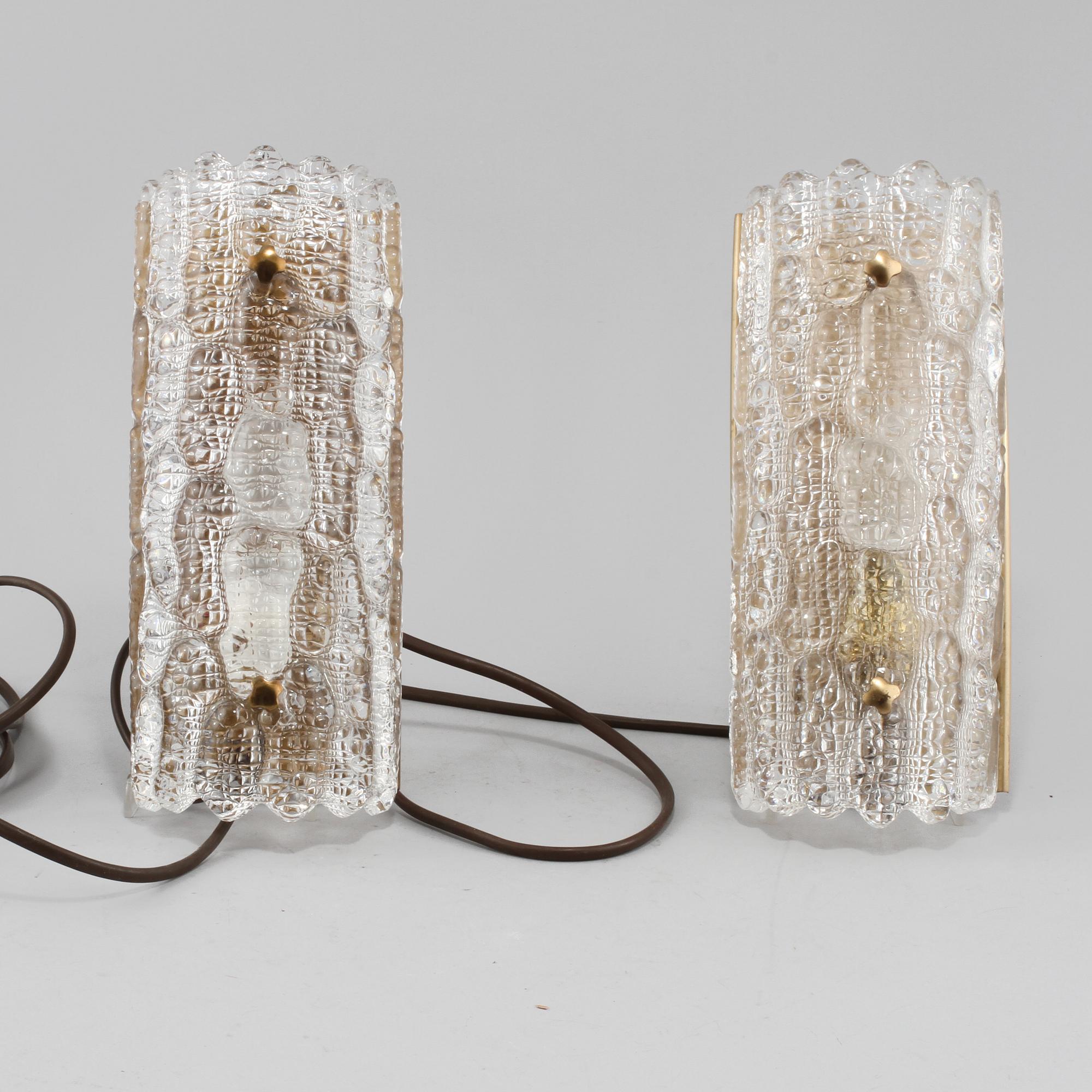 VÄGGLAMPOR, ett par, Carl Fagerlund, Orrefors. 1900-talets andra hälft.