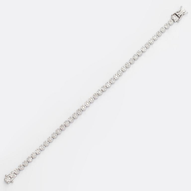 An 18K white gold tennisbracelet with diamonds totaling approx. 3.44 ct. Finnish marks.