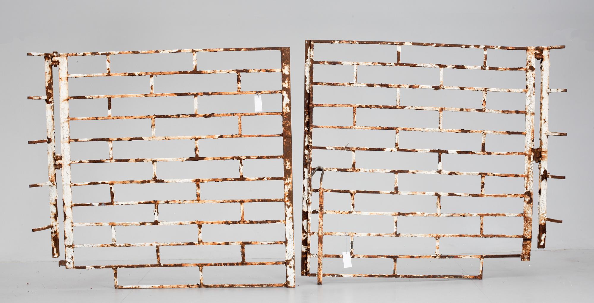 TRÄDGÅRDGRINDAR, 2st, järn, Carl Hörvik, 1929.