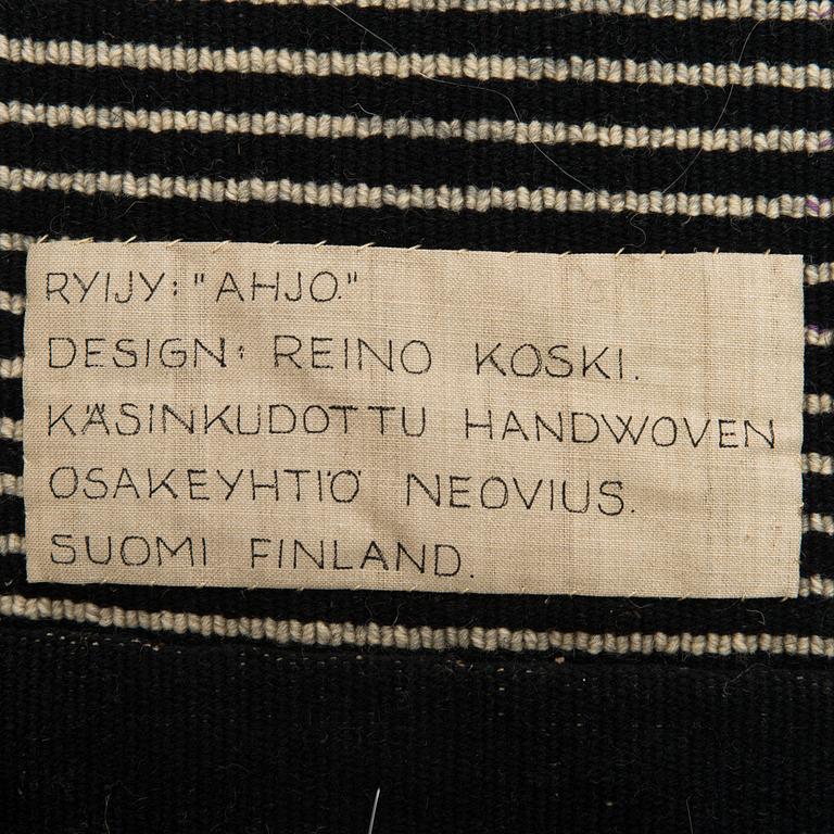Reino Koski, a Finnish long pile rug for Neovius. Circa 160 x 125 cm.