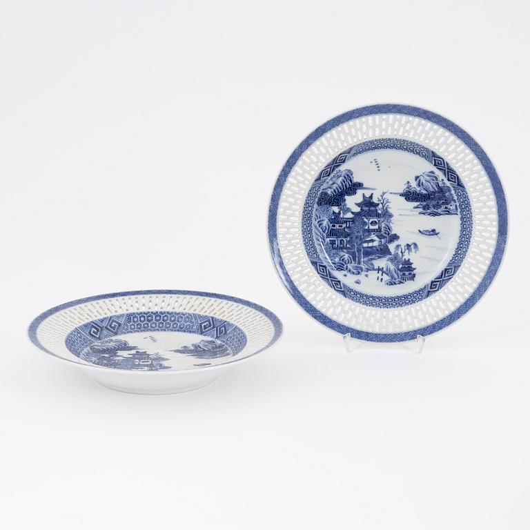 A group of Chinese blue and white porcelain, Qing dynasty and 20th Century. (eight pieces).